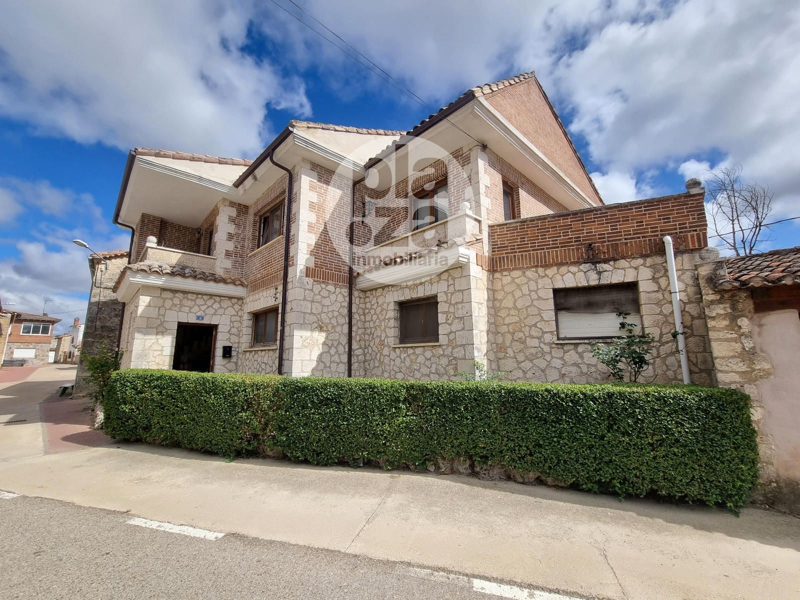 Vista exterior de Casa o xalet en venda en Orbaneja Riopico amb Calefacció
