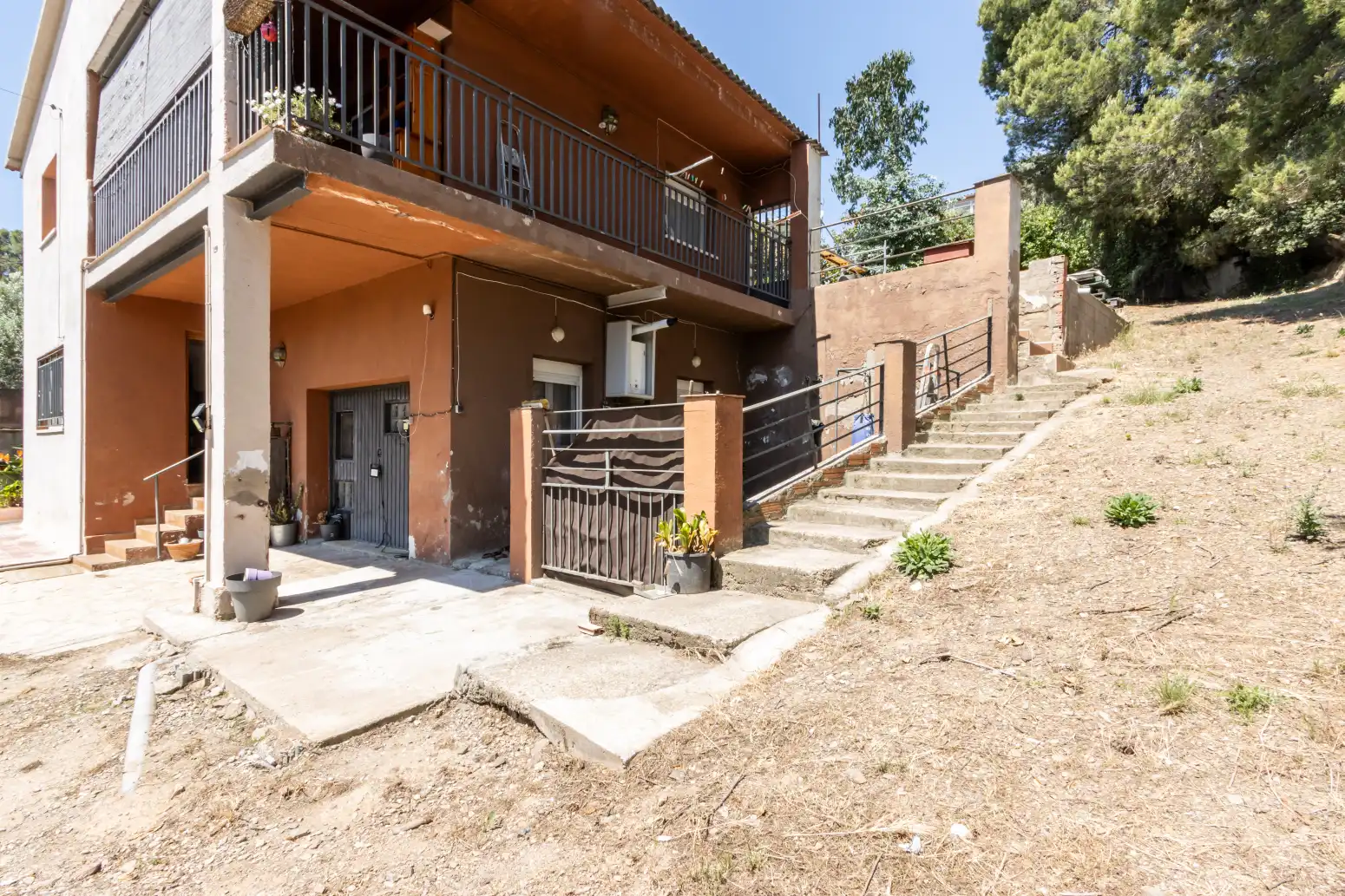 Vista exterior de Casa o xalet en venda en Viladecavalls amb Jardí privat i Moblat