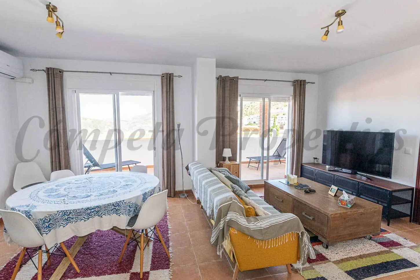 Living room of Flat for sale in Cómpeta  with Air Conditioner, Terrace and Furnished