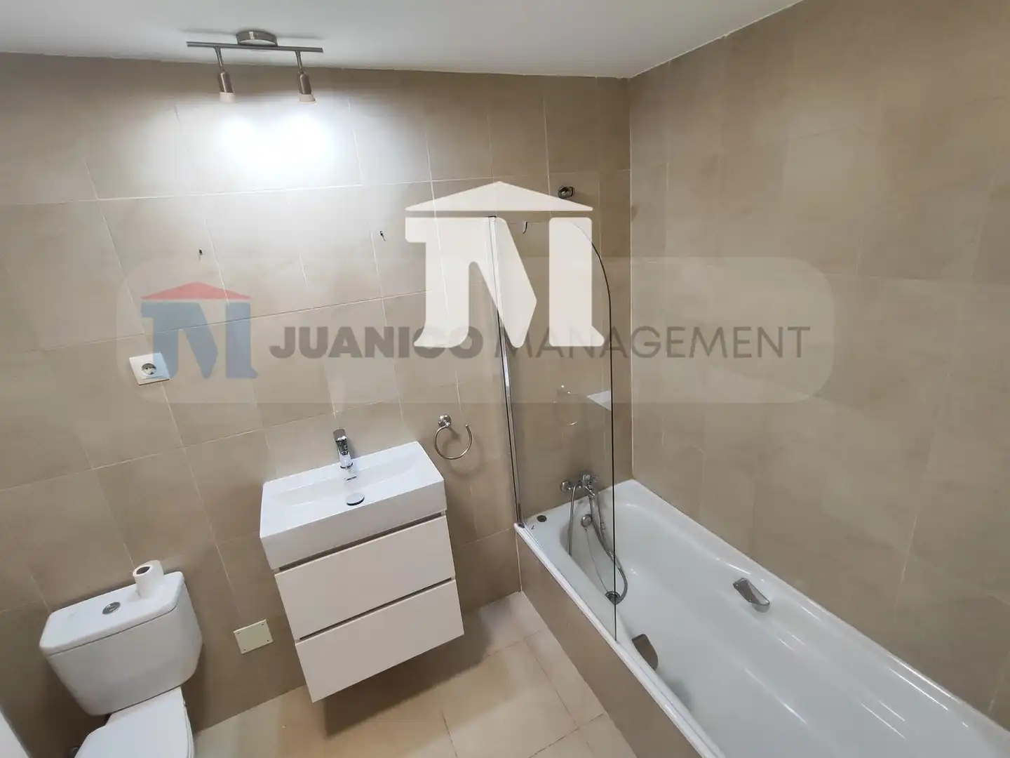 Baño de Ático en venta en Murcia con Aire acondicionado, Terraza y Trastero