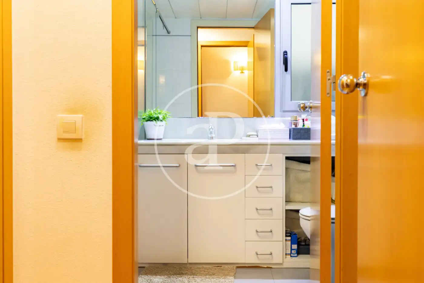 Bathroom of Flat for sale in Barcelona  with Air Conditioner, Heating and Terrace