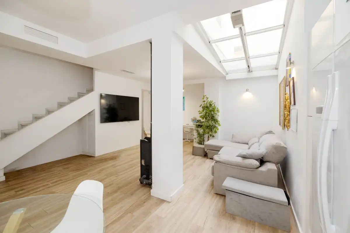 Sala d'estar de Casa adosada en venda en Sevilla amb Aire condicionat, Calefacció i Terrassa