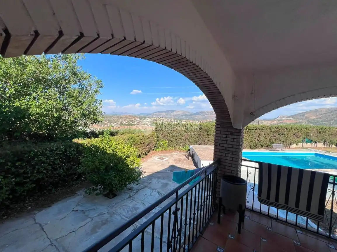 Terrassa de Casa adosada en venda en Jaén amb Aire condicionat i Piscina