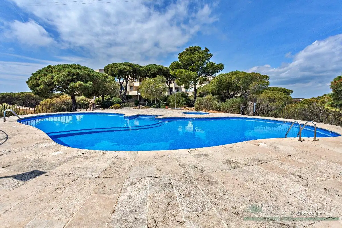 Piscina de Apartament en venda en Sant Feliu de Guíxols amb Calefacció, Terrassa i Piscina comunitària