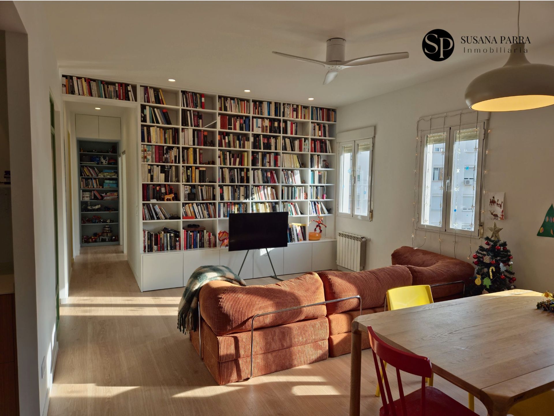 Living room of Flat to rent in  Madrid Capital  with Air Conditioner, Heating and Parquet flooring