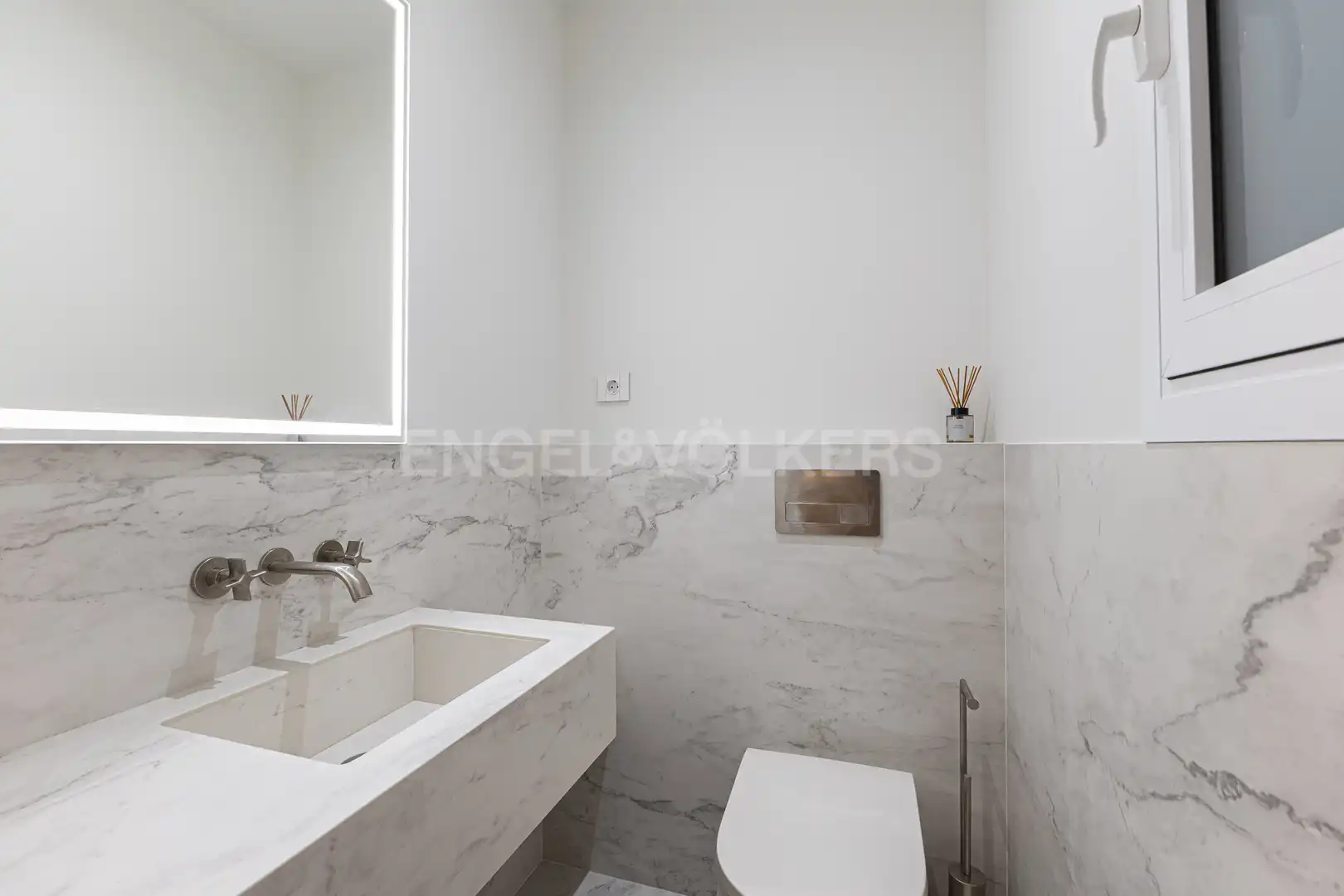 Bathroom of Flat for rent in Barcelona  with Air Conditioner, Heating and Parquet flooring
