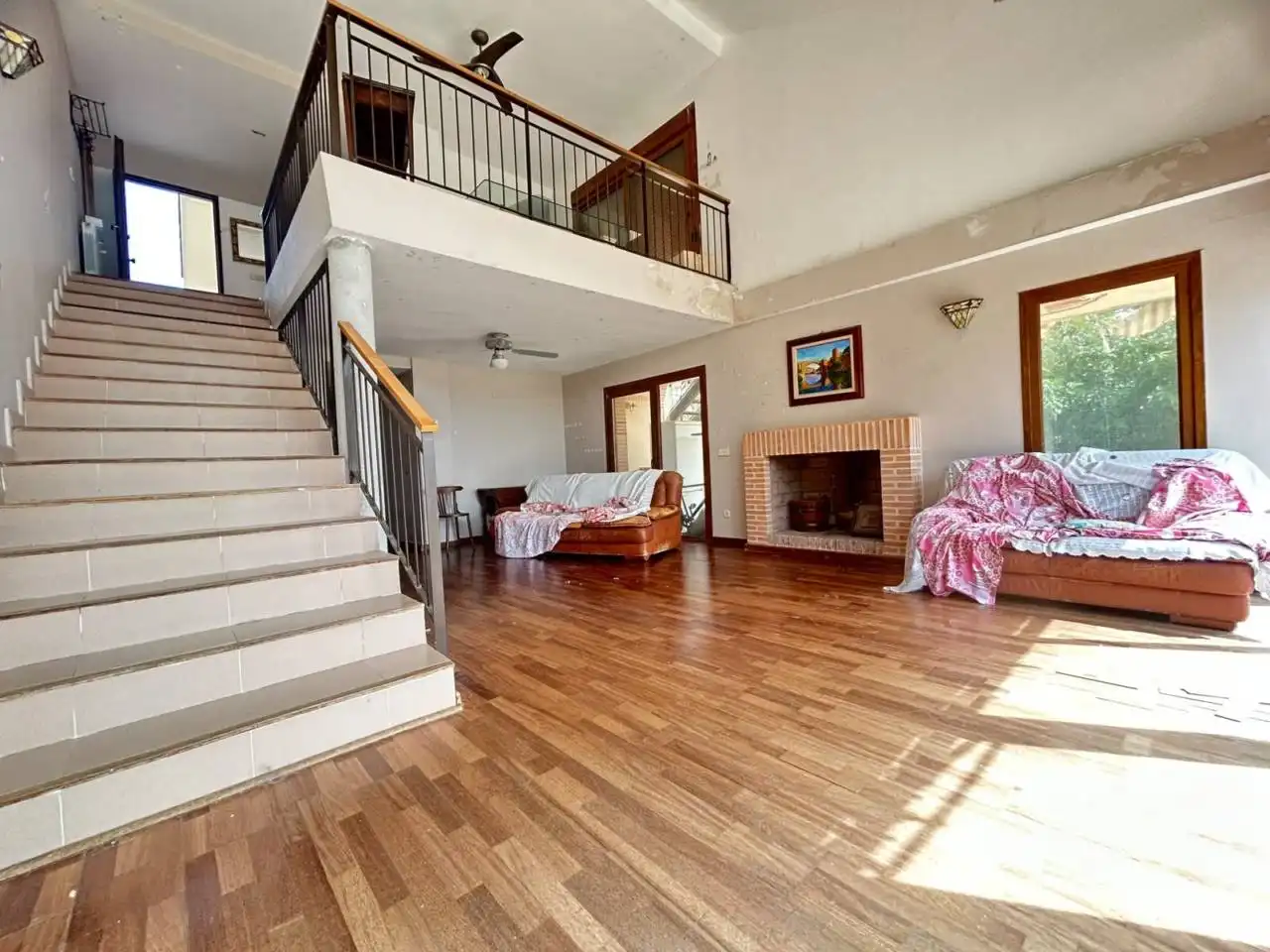 Wohnzimmer von Haus oder Chalet zum Verkauf in Layos mit Heizung, Privatgarten und Terrasse