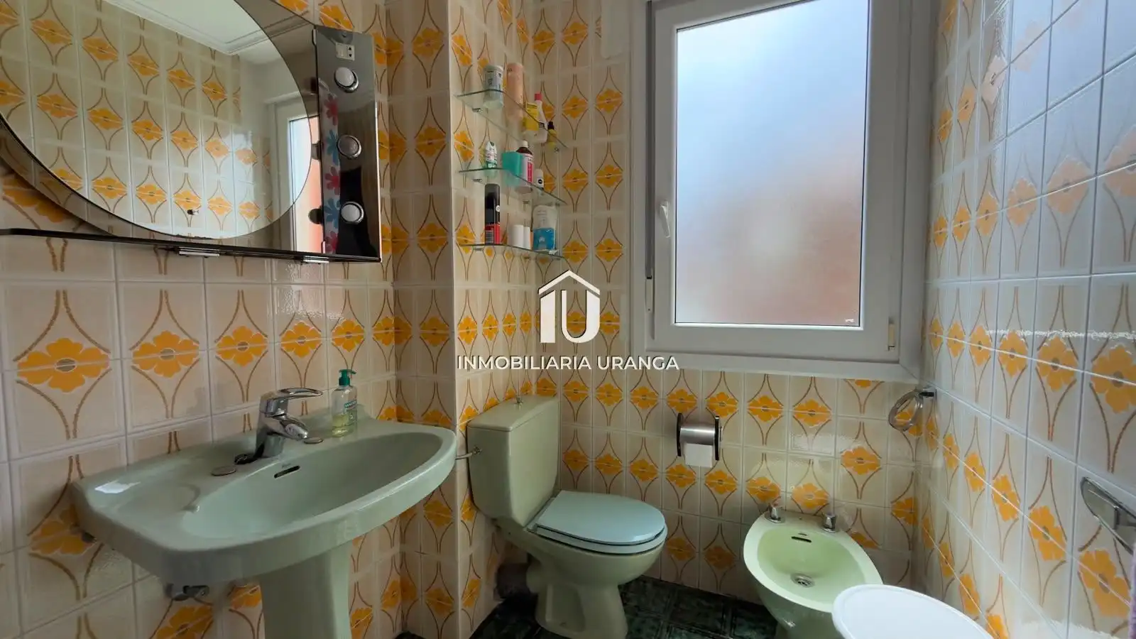 Baño de Piso en venta en Laredo con Calefacción, Terraza y Piscina comunitaria