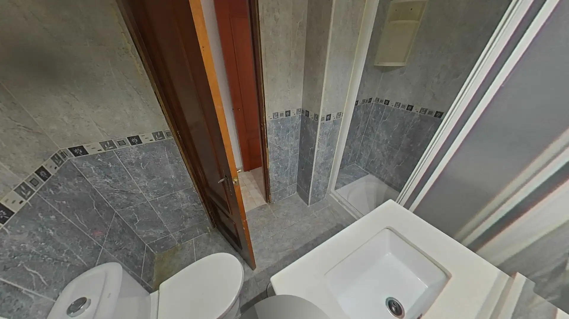 Baño de Piso en venta en Este - Alcosa- Torreblanca