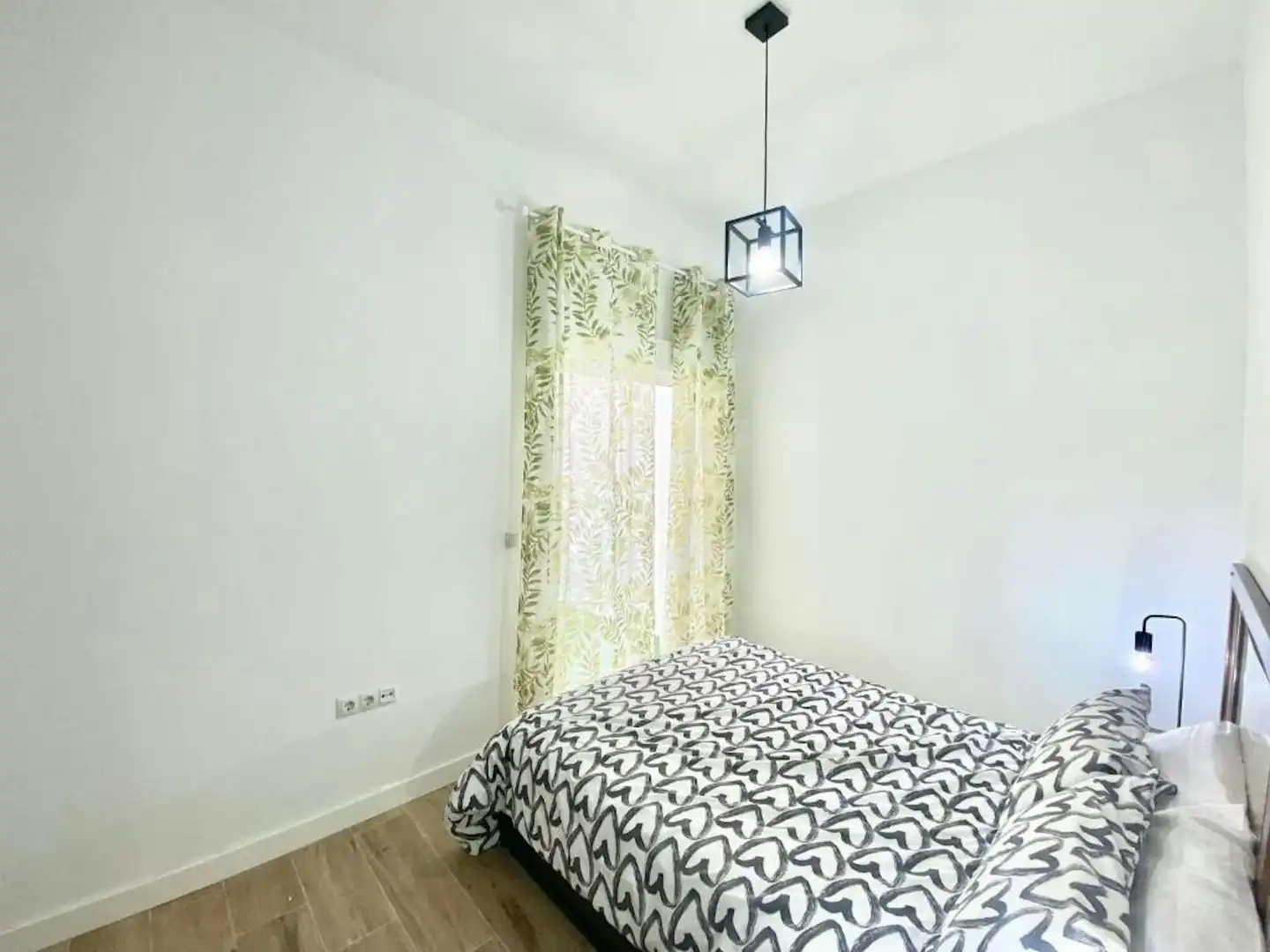 Schlafzimmer von Wohnung zur Miete in Madrid mit Klimaanlage, Heizung und Möbliert