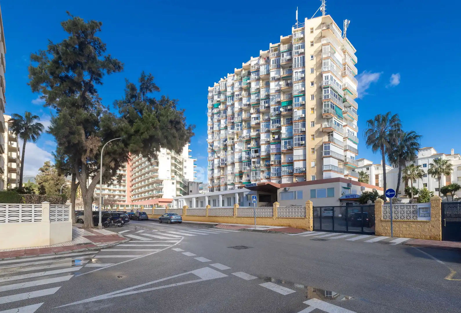Vista exterior de Estudi en venda en Benalmádena amb Calefacció, Jardí privat i Piscina