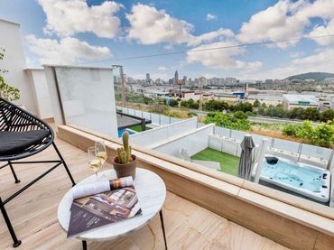 Duplex con piscina in vendita a Calle de Colombia 4