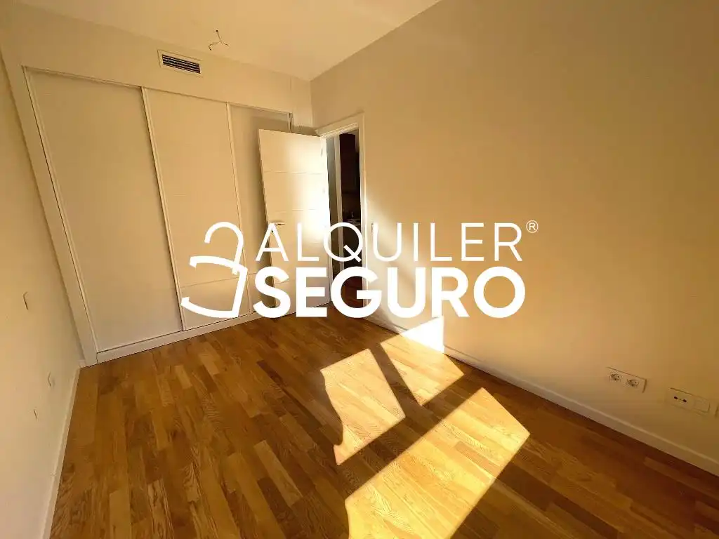 Habitación de Piso de alquiler en Madrid con Aire acondicionado, Calefacción y Trastero
