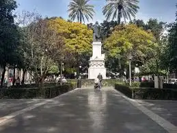 Immobles singulars amb ascensor en venda a Casco Antiguo, imagen 5