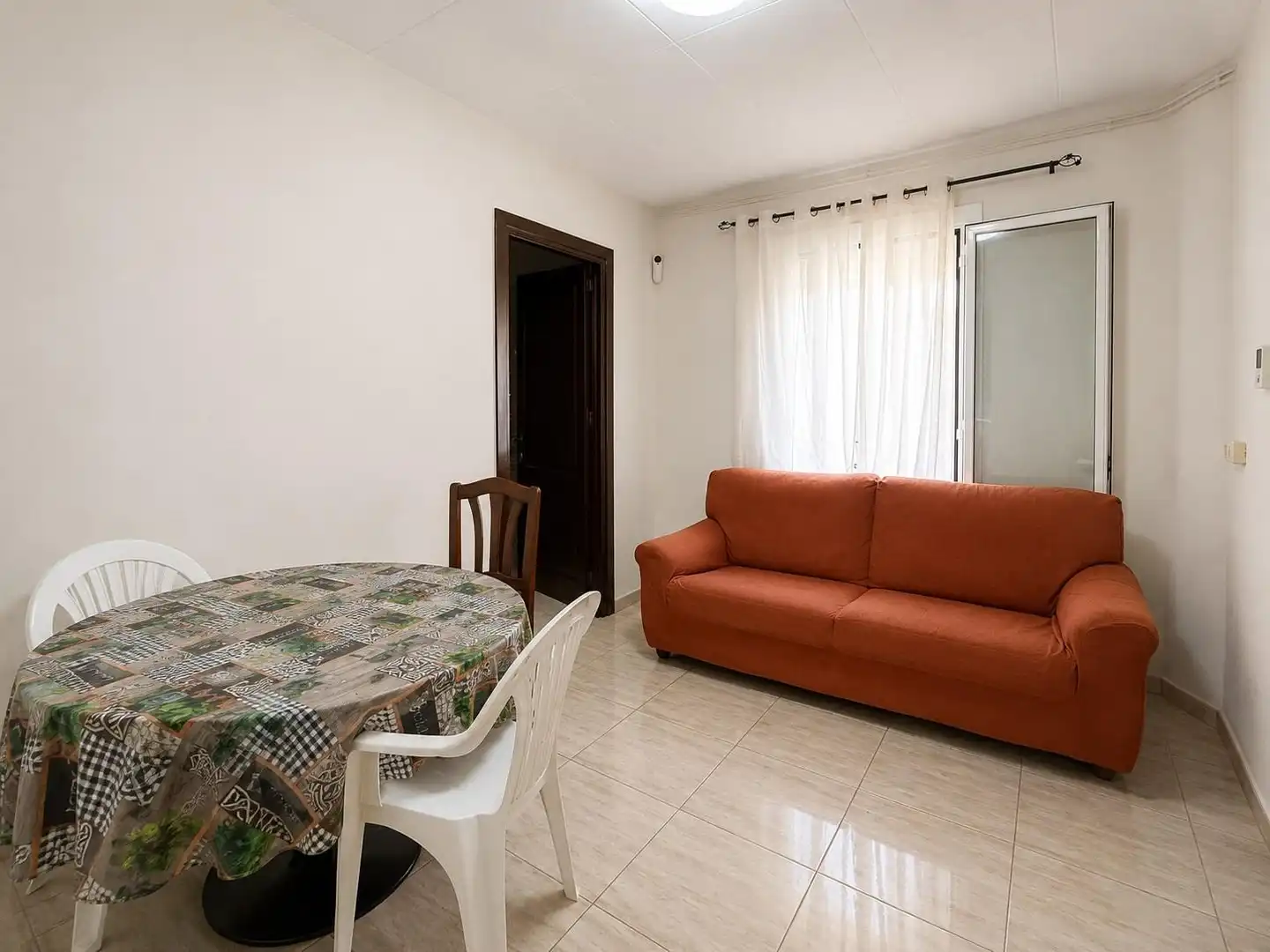 Sala d'estar de Pis en venda en Olot amb Calefacció, Jardí privat i Terrassa