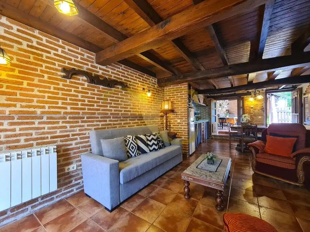 Sala d'estar de Casa o xalet en venda en Peñamellera Alta amb Calefacció, Jardí privat i Terrassa