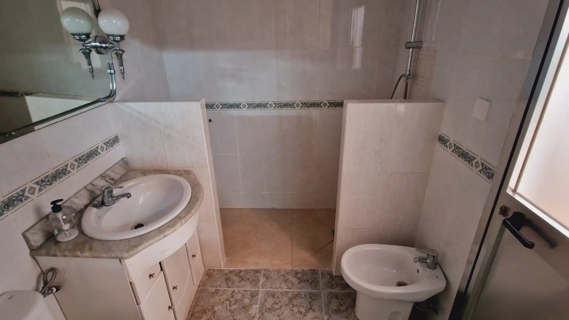Bany de Casa o xalet de lloguer en Córdoba amb Aire condicionat