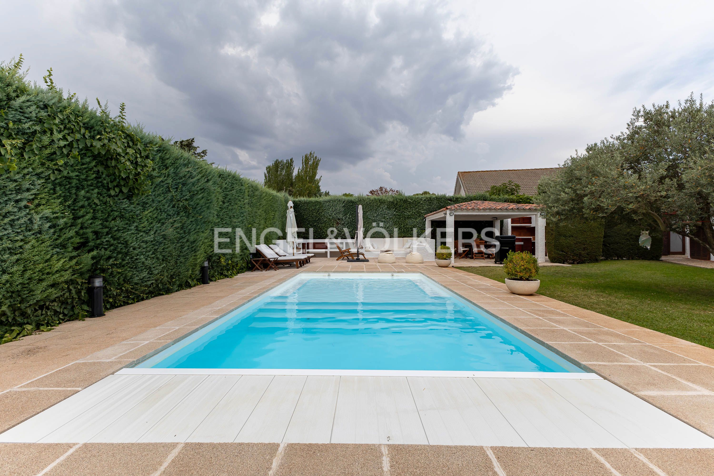 Piscina de Casa o xalet en venda en Nuevo Baztán amb Aire condicionat, Calefacció i Jardí privat