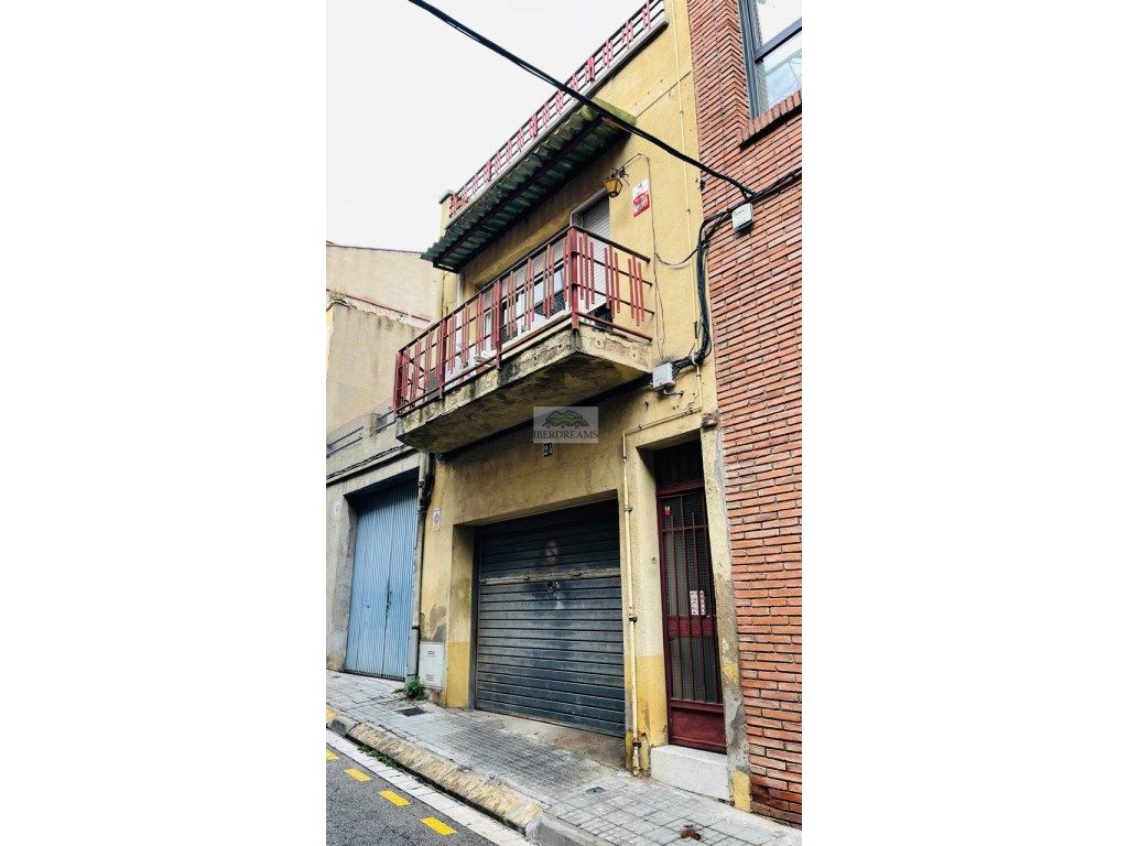 Vista exterior de Casa o chalet en venta en Montcada i Reixac