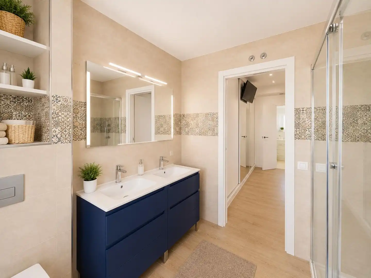 Badezimmer von Einfamilien-Reihenhaus zum Verkauf in Enguera mit Klimaanlage, Heizung und Terrasse
