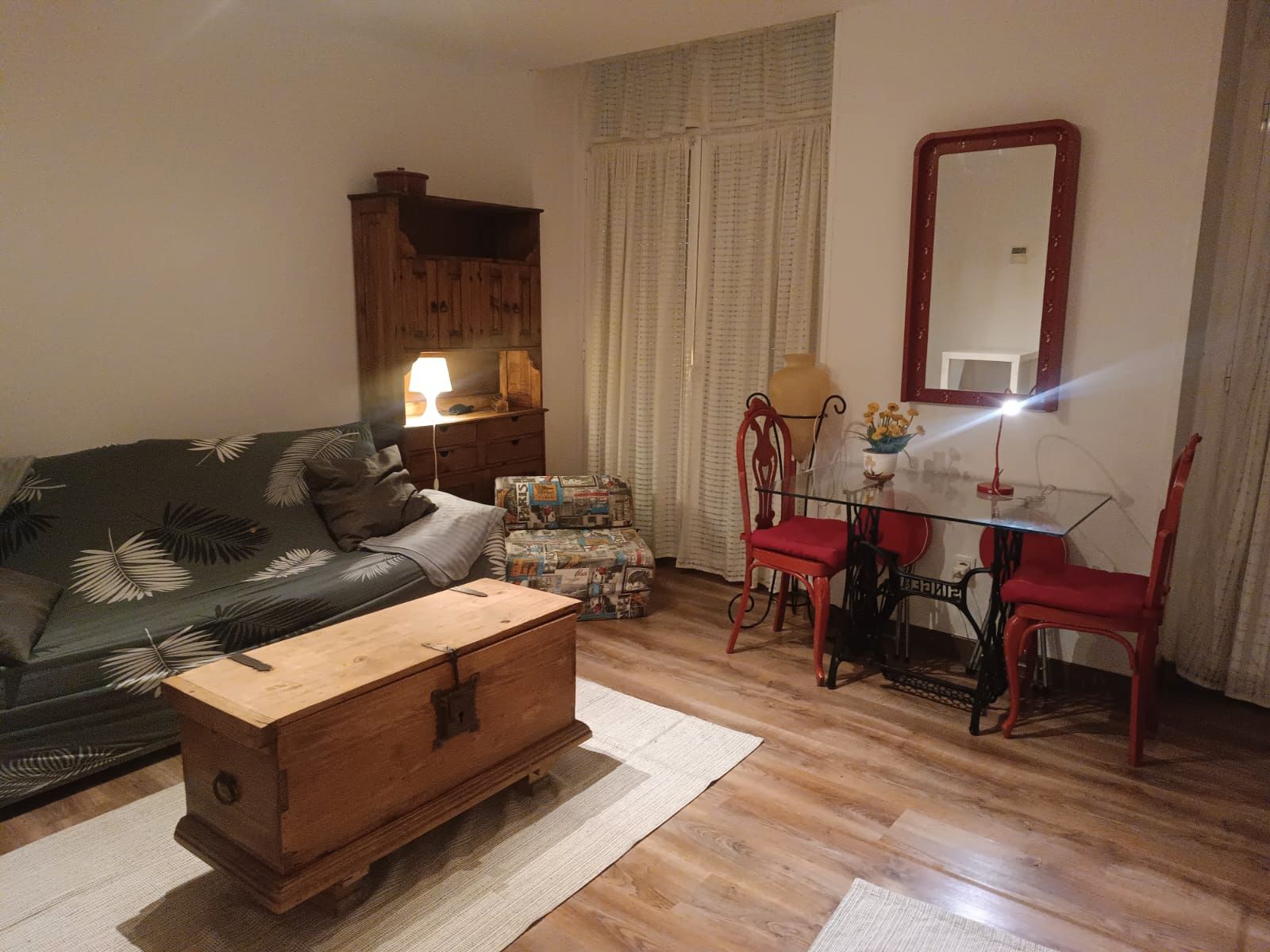 Sala d'estar de Apartament de lloguer en  Zaragoza Capital amb Calefacció, Parquet i Moblat