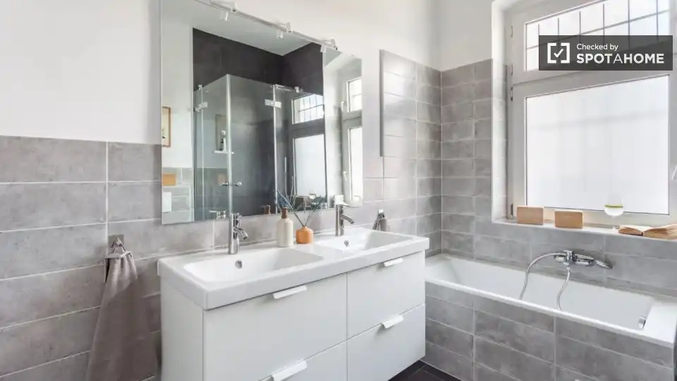 Bathroom of Flat for share in Colmenar de Oreja  with Air Conditioner, Terrace and Furnished