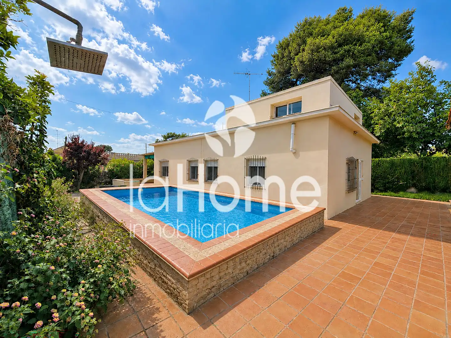 Schwimmbecken von Haus oder Chalet zum Verkauf in Paterna mit Klimaanlage, Privatgarten und Terrasse