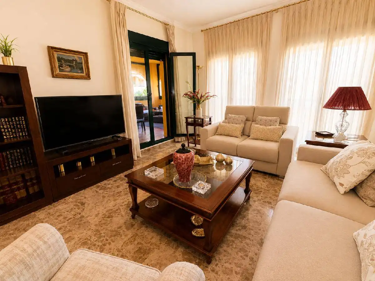 Sala d'estar de Pis en venda en Marbella amb Aire condicionat, Terrassa i Piscina