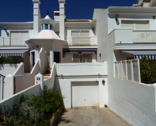 Vista exterior de Casa adosada de lloguer en Alhaurín de la Torre amb Aire condicionat, Jardí privat i Terrassa