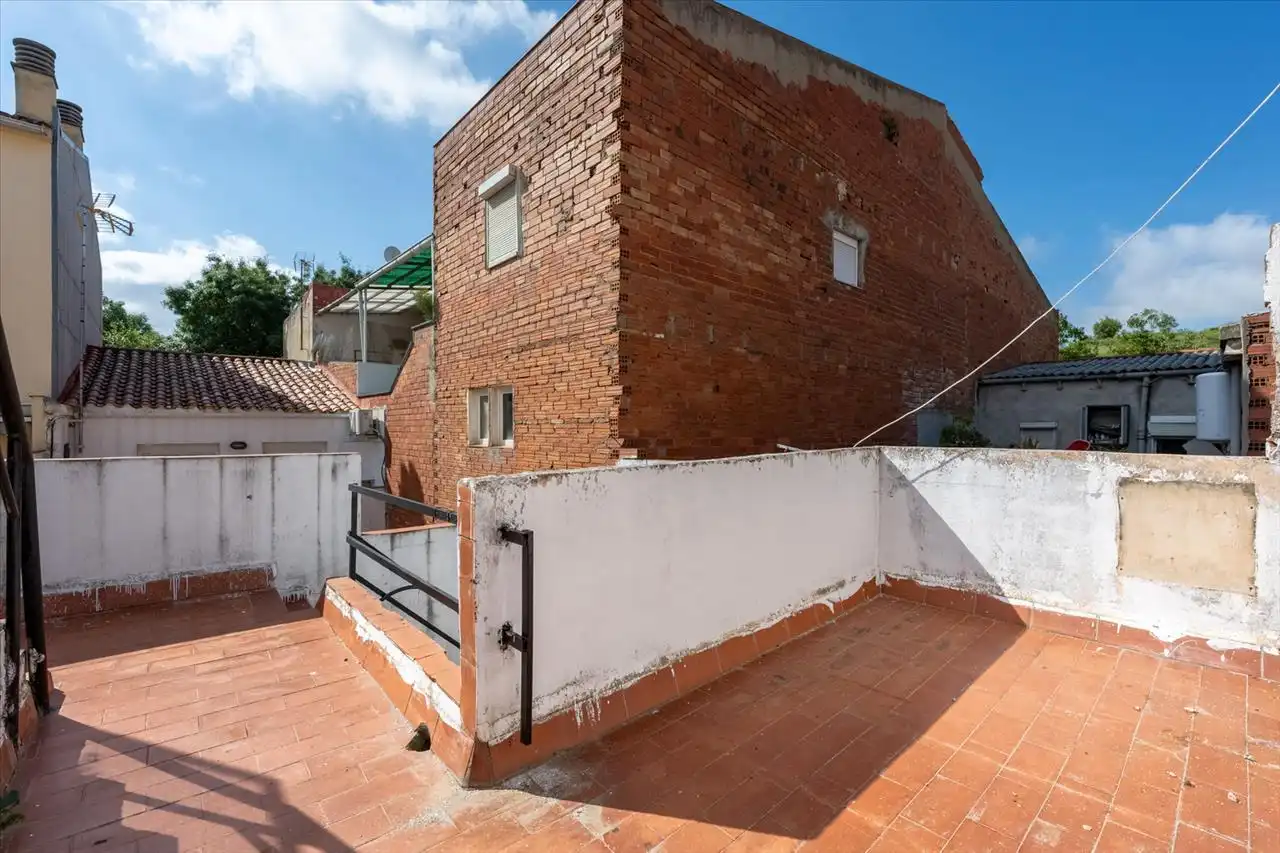 Vista exterior de Casa adosada en venda en Terrassa