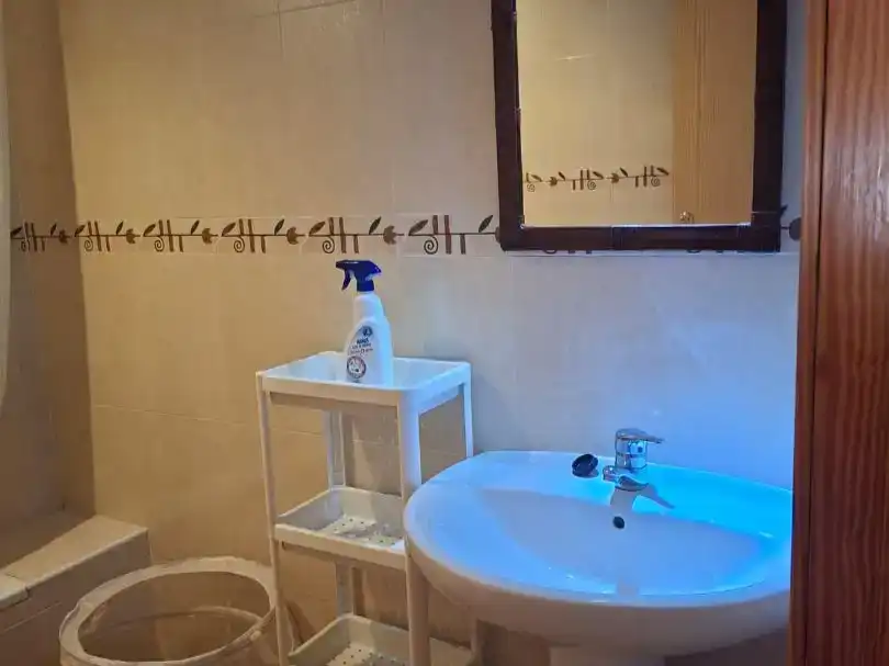 Baño de Piso para compartir en Murcia con Aire acondicionado y Amueblado
