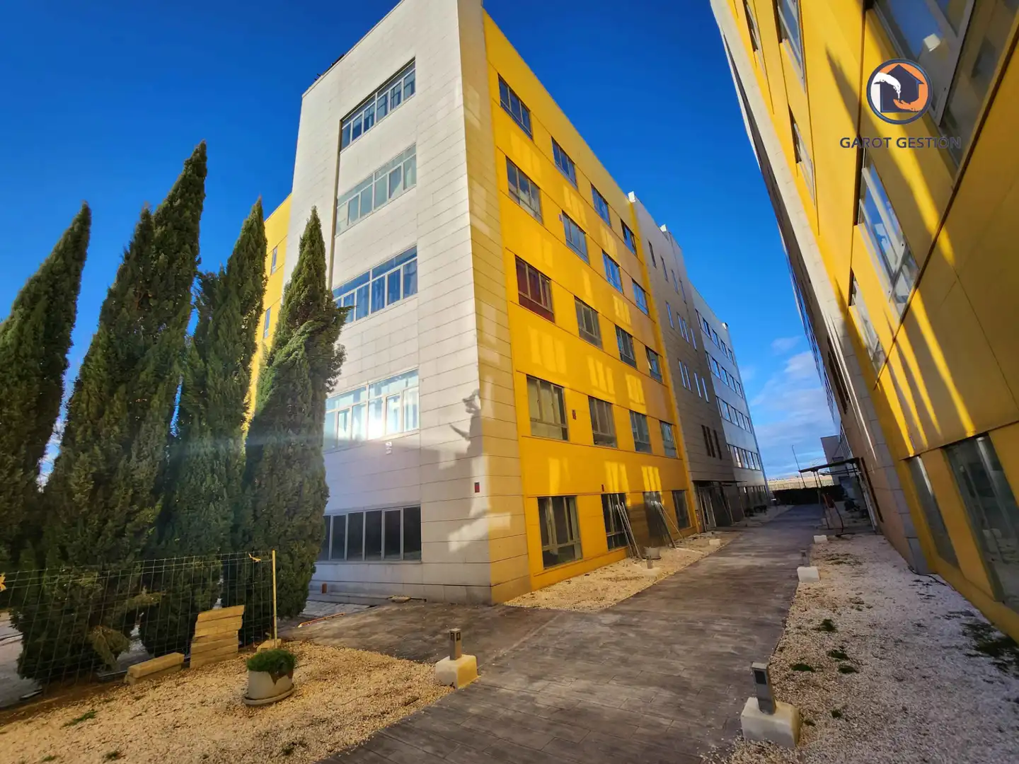 Vista exterior de Estudi en venda en Guadalajara amb Aire condicionat, Calefacció i TV