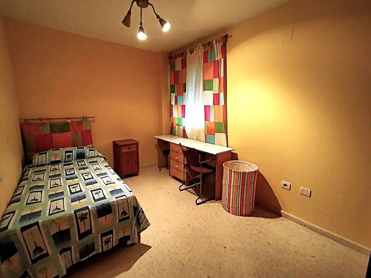 Schlafzimmer von Wohnung zum Verkauf in Oliva mit Abstellraum und Möbliert