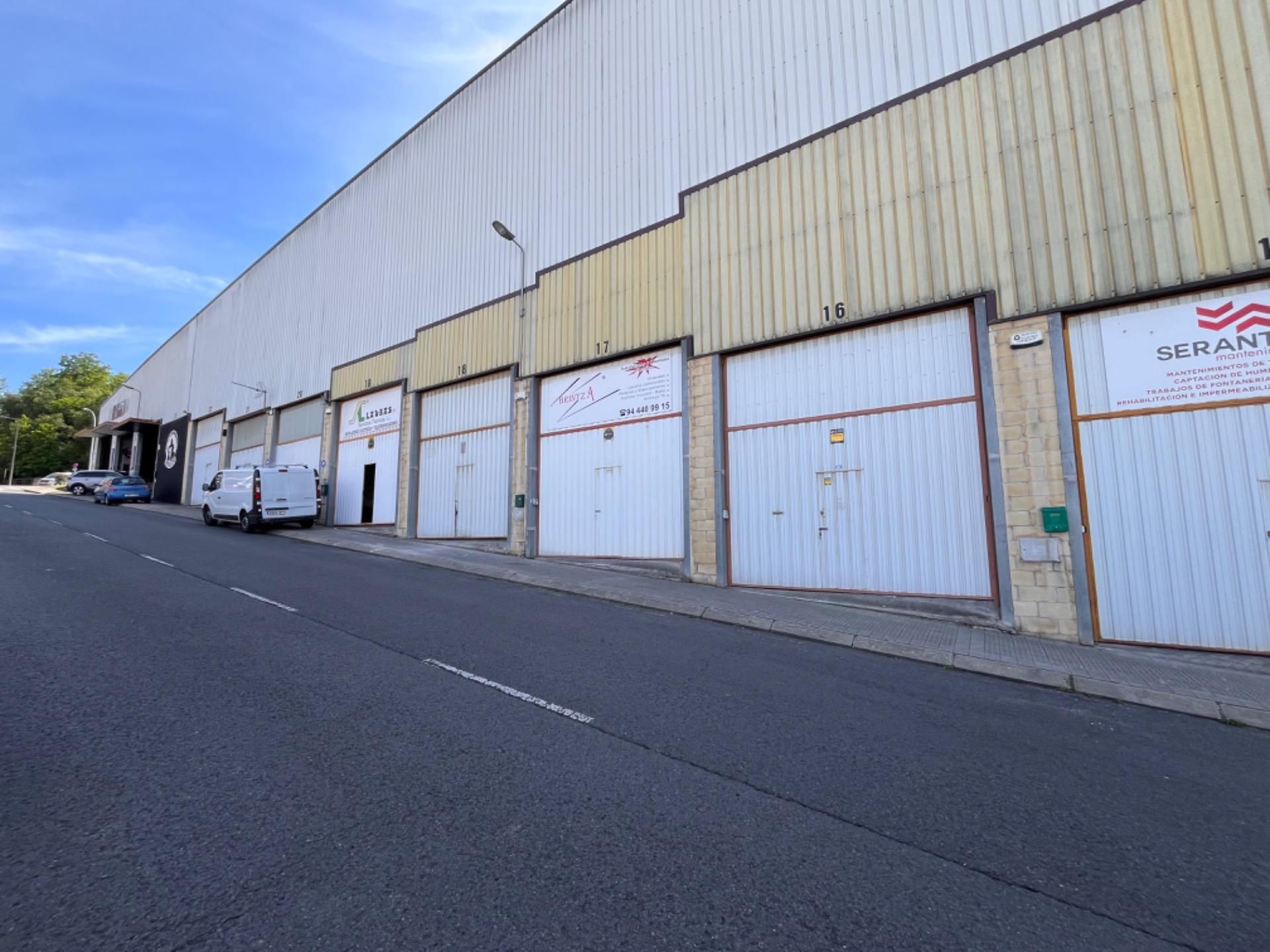 Exterior view of Industrial buildings to rent in Basauri 