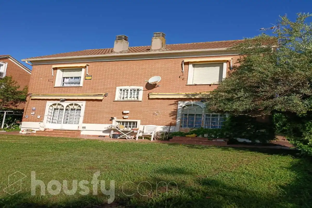 Vista exterior de Casa o chalet en venta en Azuqueca de Henares con Calefacción, Jardín privado y Terraza