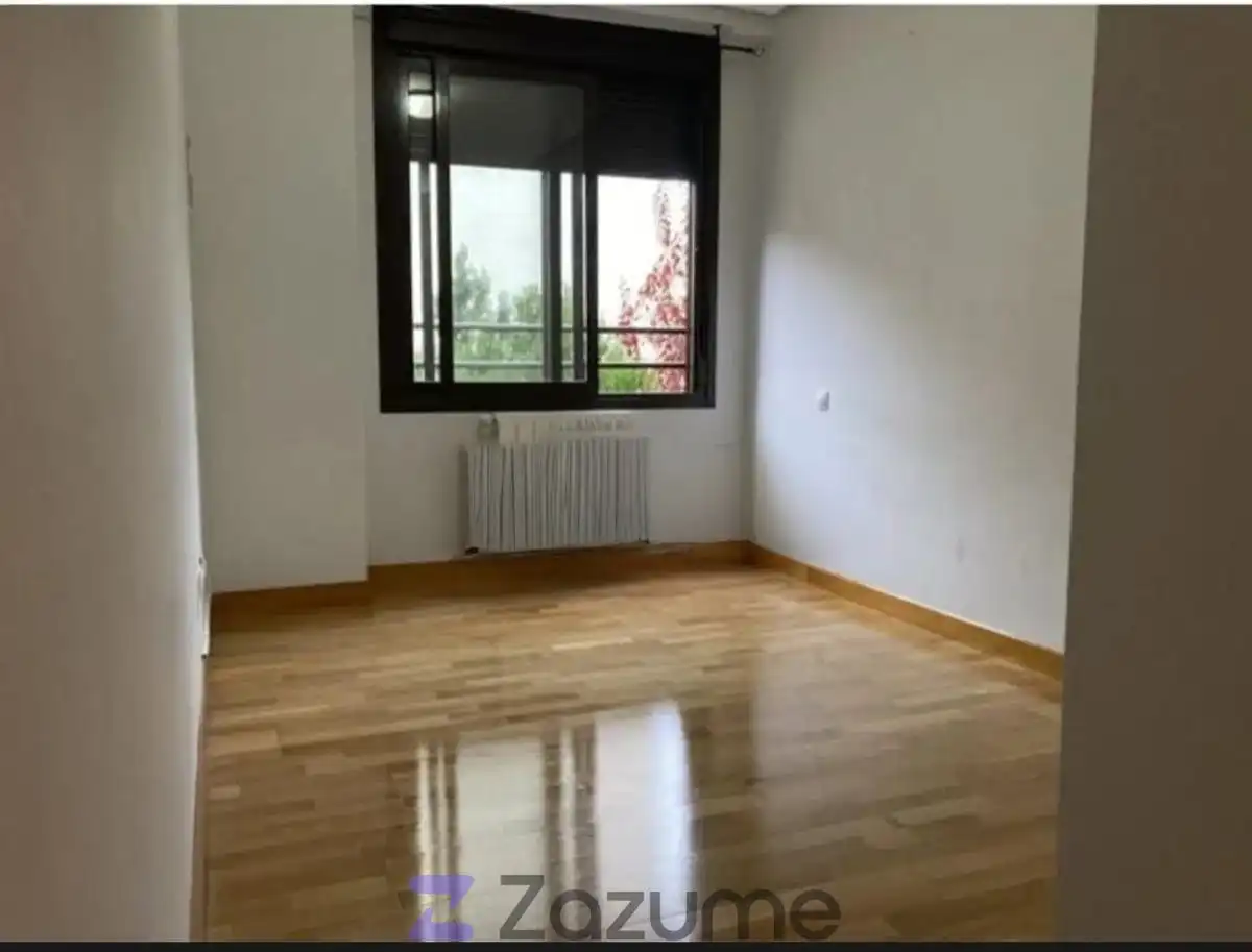 Habitación de Apartamento de alquiler en Madrid con Aire acondicionado, Calefacción y Jardín privado