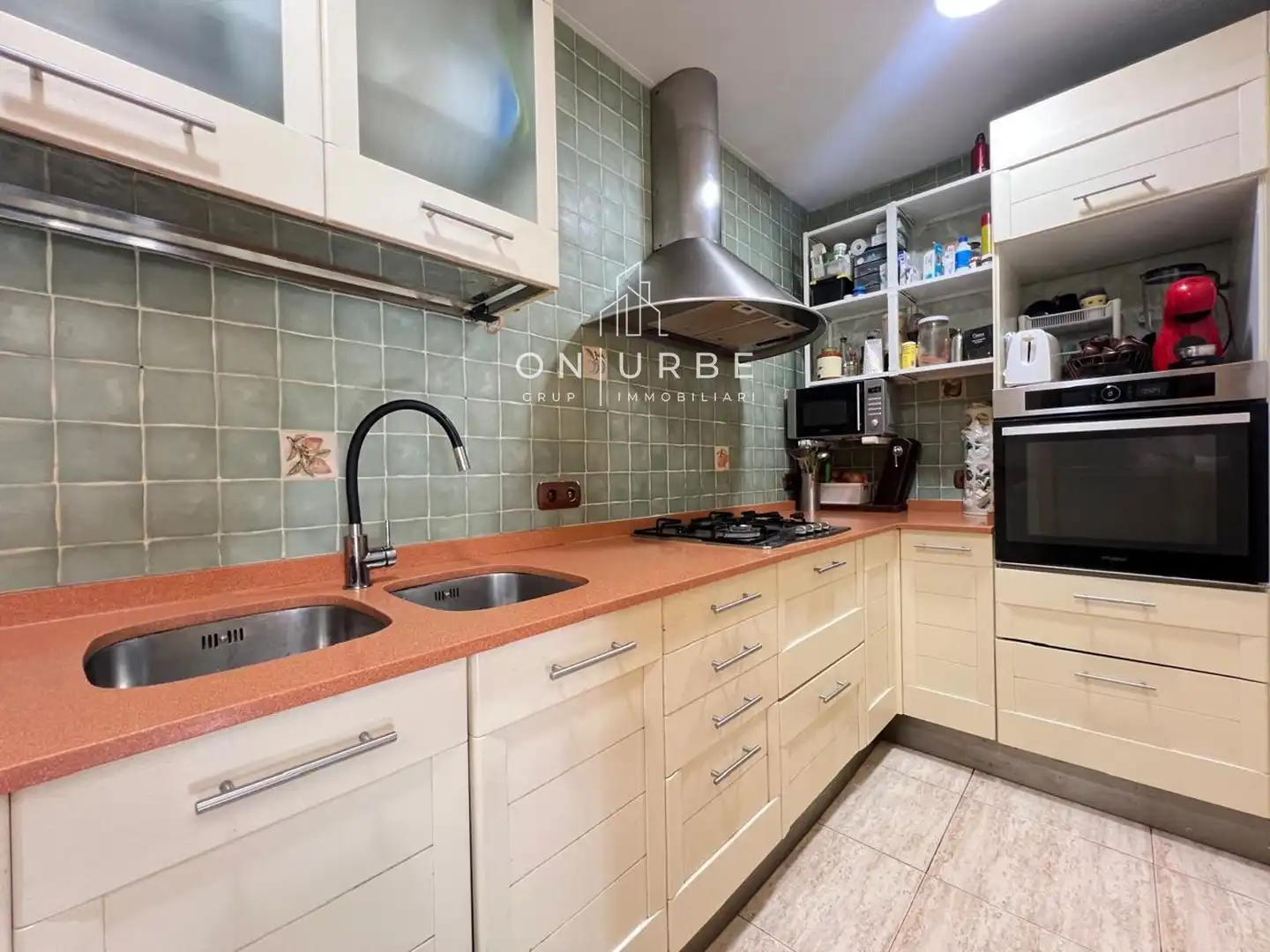 Kitchen of Flat for sale in Badalona  with Heating, Parquet flooring and Terrace