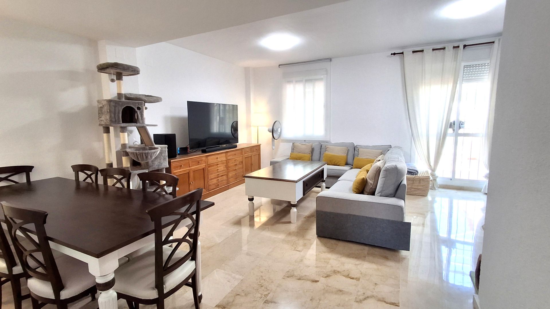 Living room of Single-family semi-detached for sale in Mairena del Aljarafe  with Air Conditioner, Storage room and Community pool