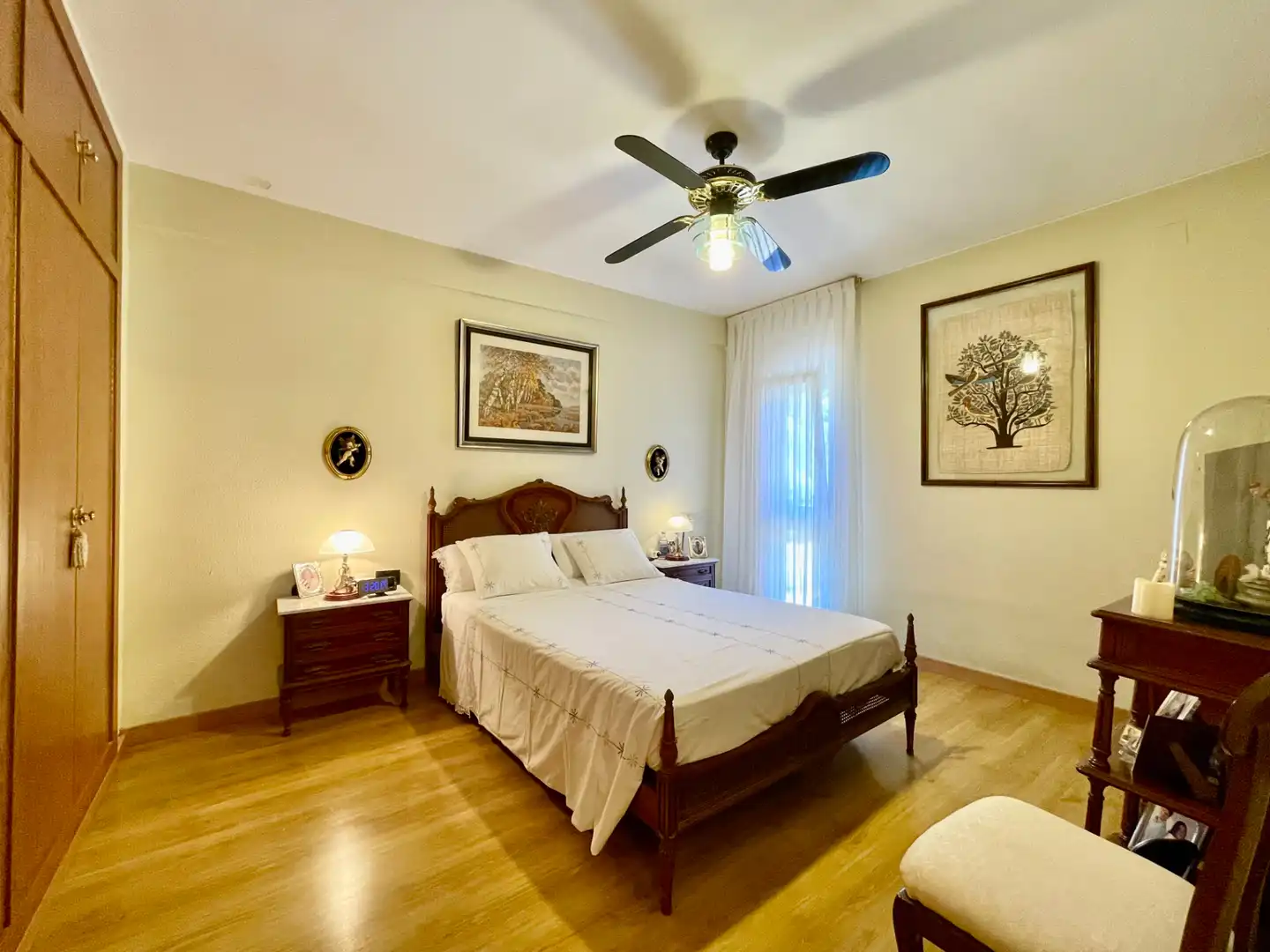 Schlafzimmer von Dachboden zum Verkauf in Caldes d'Estrac mit Klimaanlage, Heizung und Terrasse