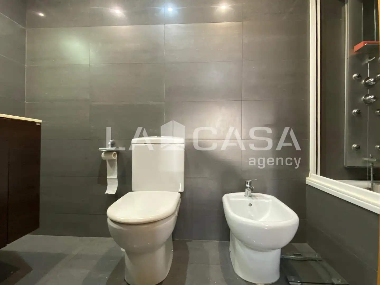 Baño de Ático en venta en Santa Coloma de Gramenet con Calefacción, Terraza y Trastero