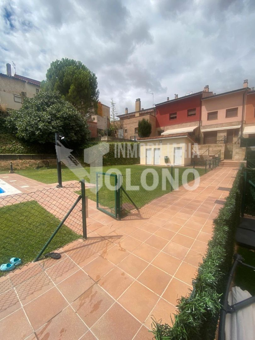 Casa adosada en venda en Briones amb Calefacció, Jardí privat i Parquet