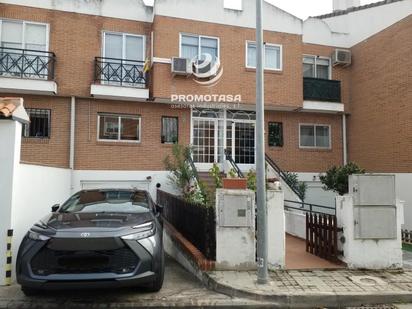 Exterior view of Single-family semi-detached for sale in Arganda del Rey  with Air Conditioner, Heating and Private garden