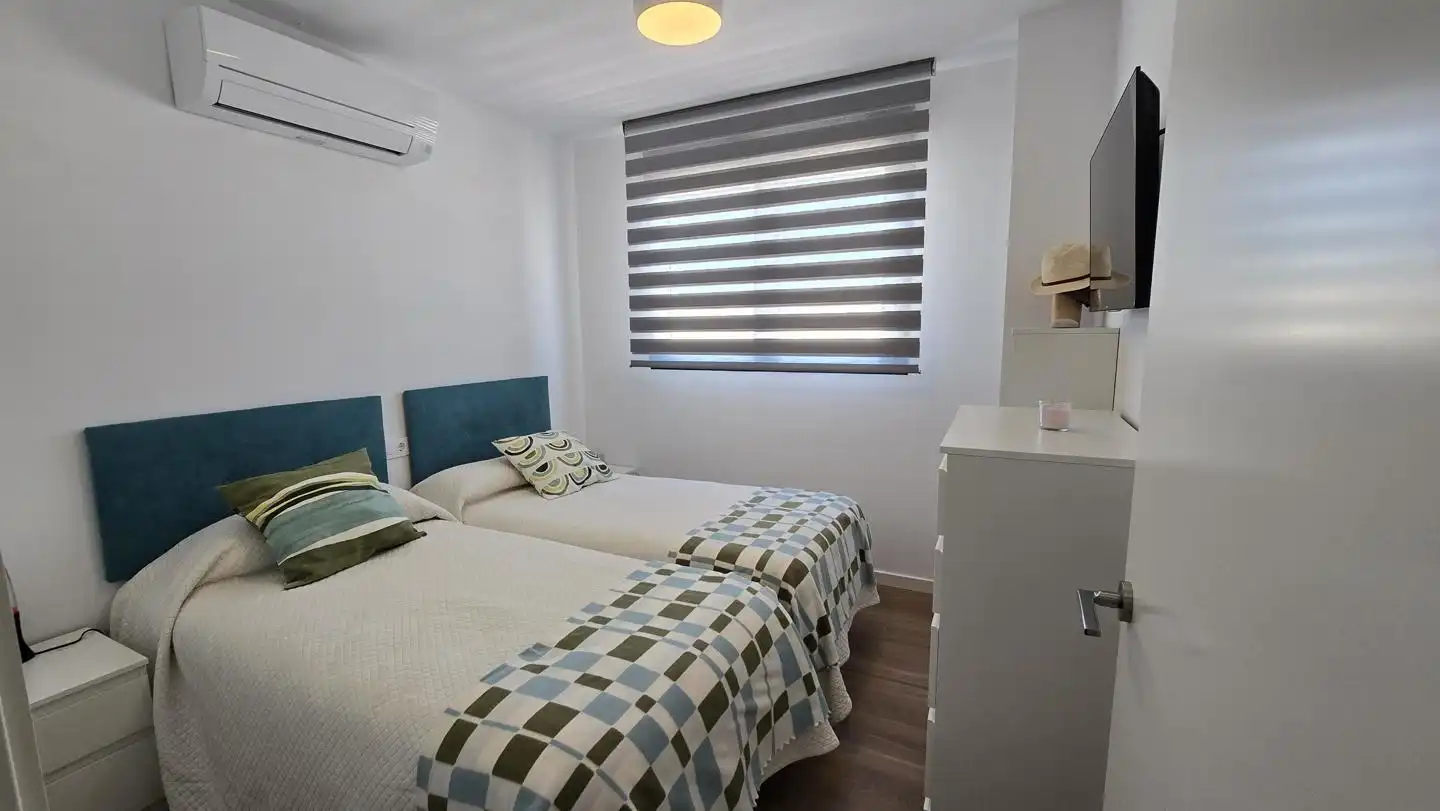 Habitación de Apartamento de alquiler en Gandia con Aire acondicionado, Calefacción y Piscina comunitaria