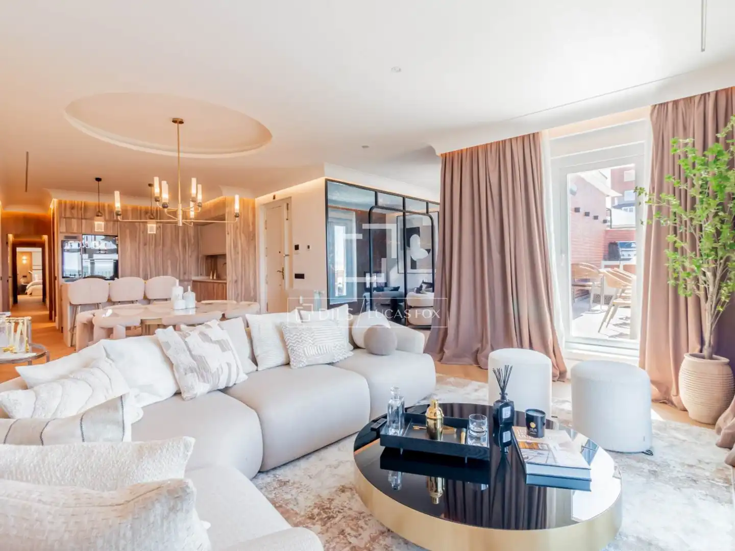 Sala d'estar de Pis de lloguer en  Madrid Capital amb Aire condicionat, Terrassa i Moblat