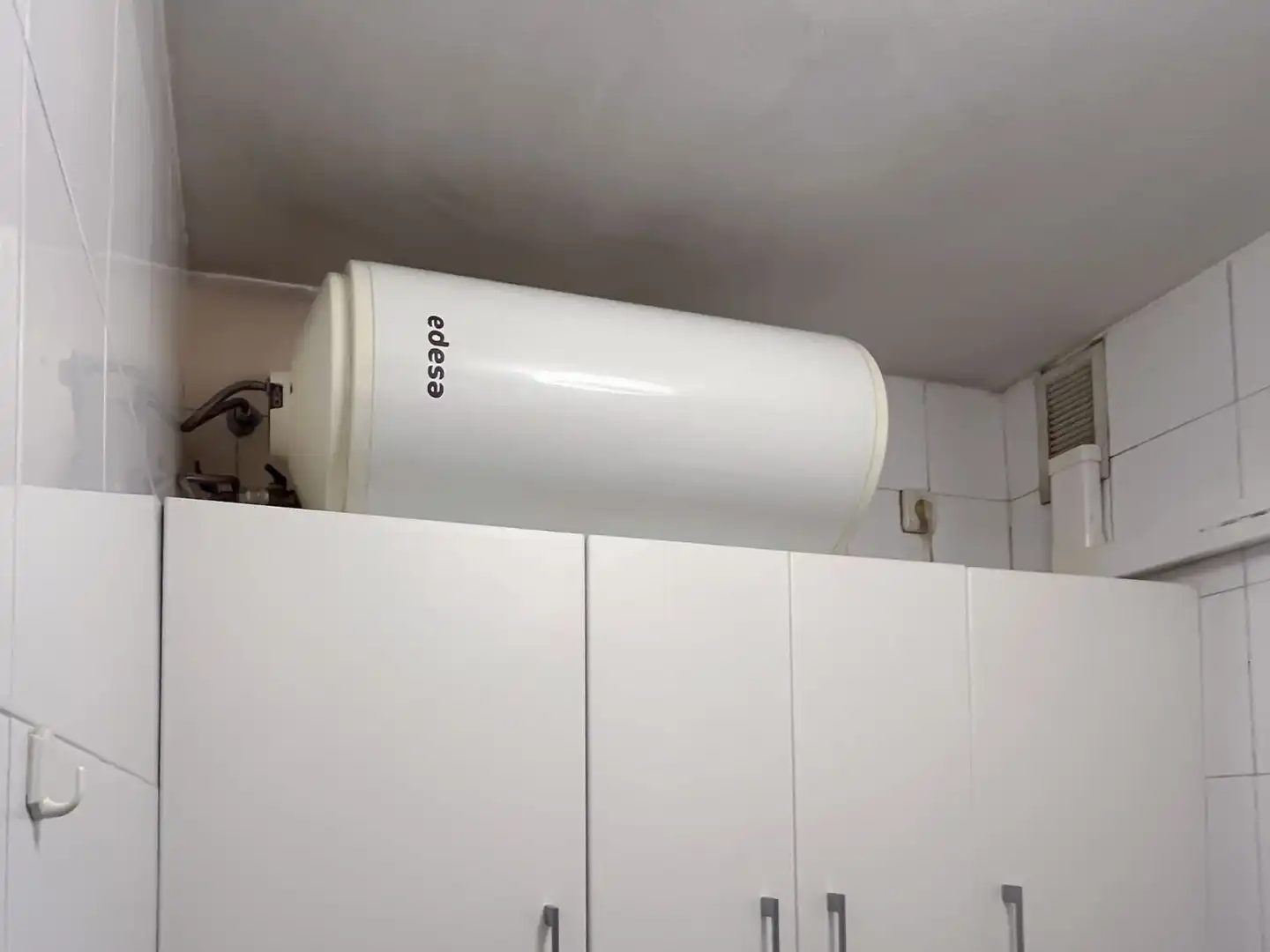 Badezimmer von Wohnung zur Miete in Sevilla mit Klimaanlage, Heizung und Terrasse