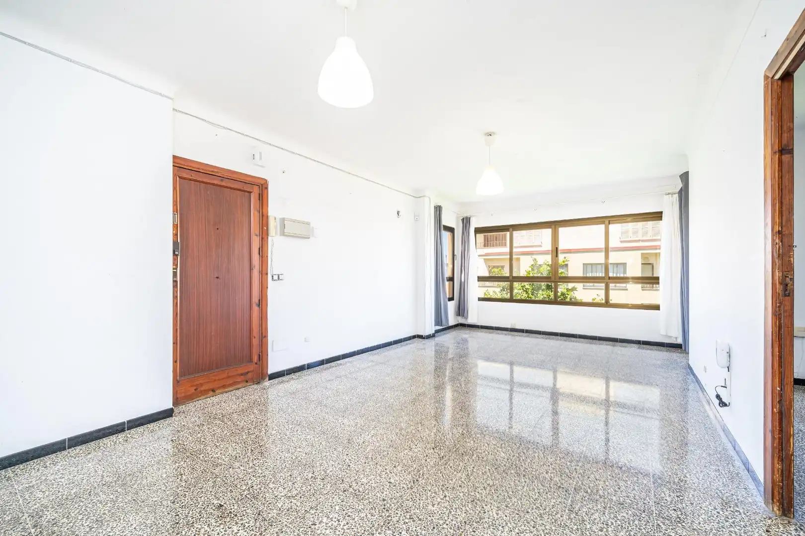 Piso con terraza en venta en Llevant, imagen 3