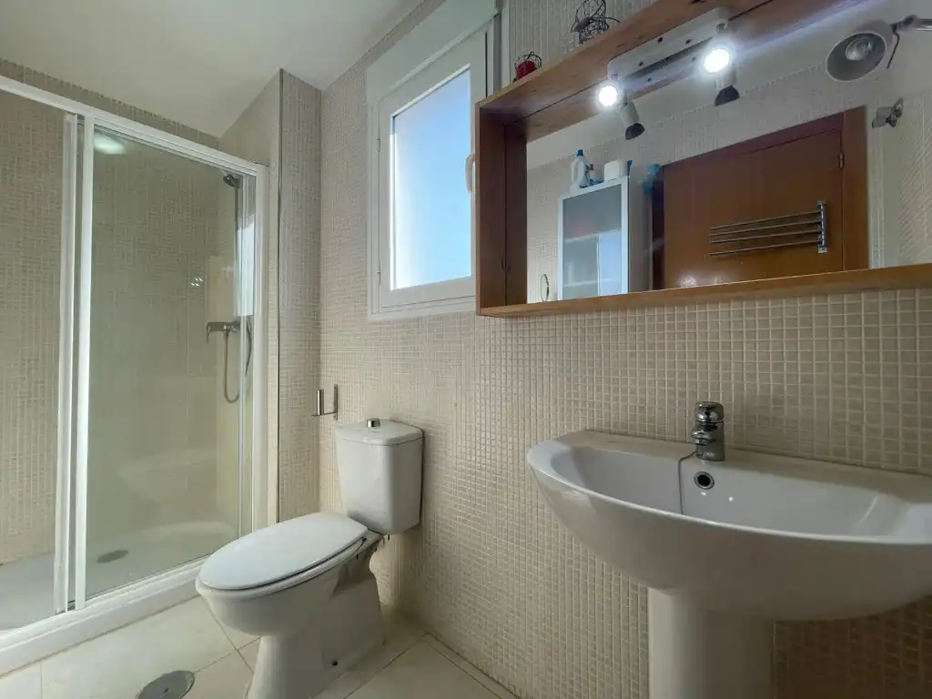 Bany de Apartament en venda en La Manga del Mar Menor amb Terrassa, Piscina i Balcó