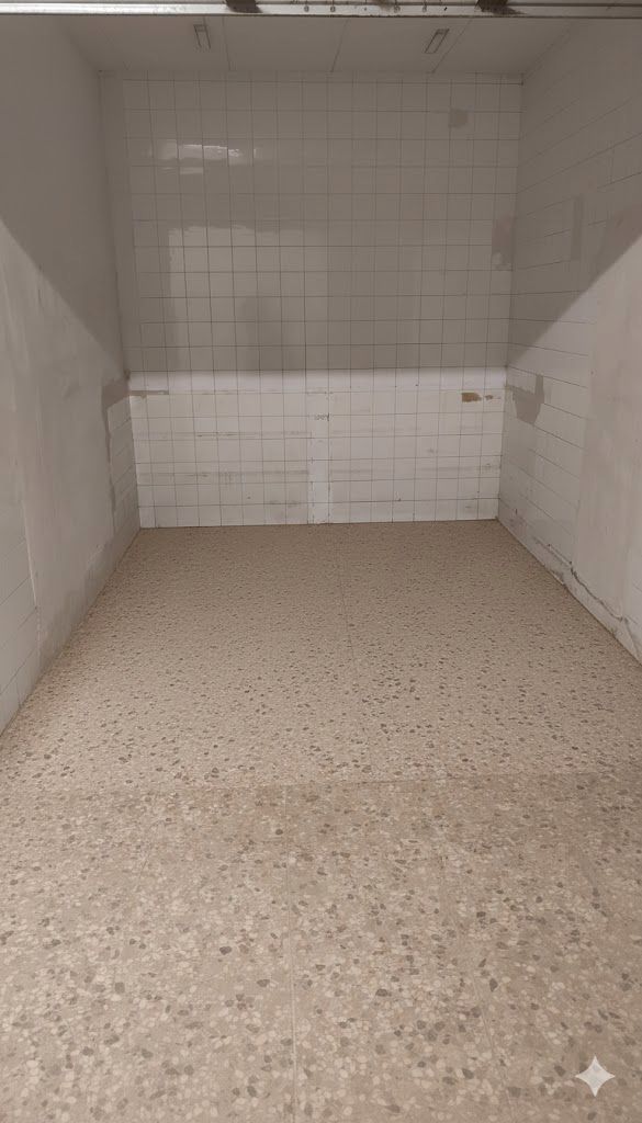 Box room to rent in Badalona