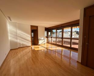 Living room of Flat to rent in  Madrid Capital  with Air Conditioner, Heating and Terrace