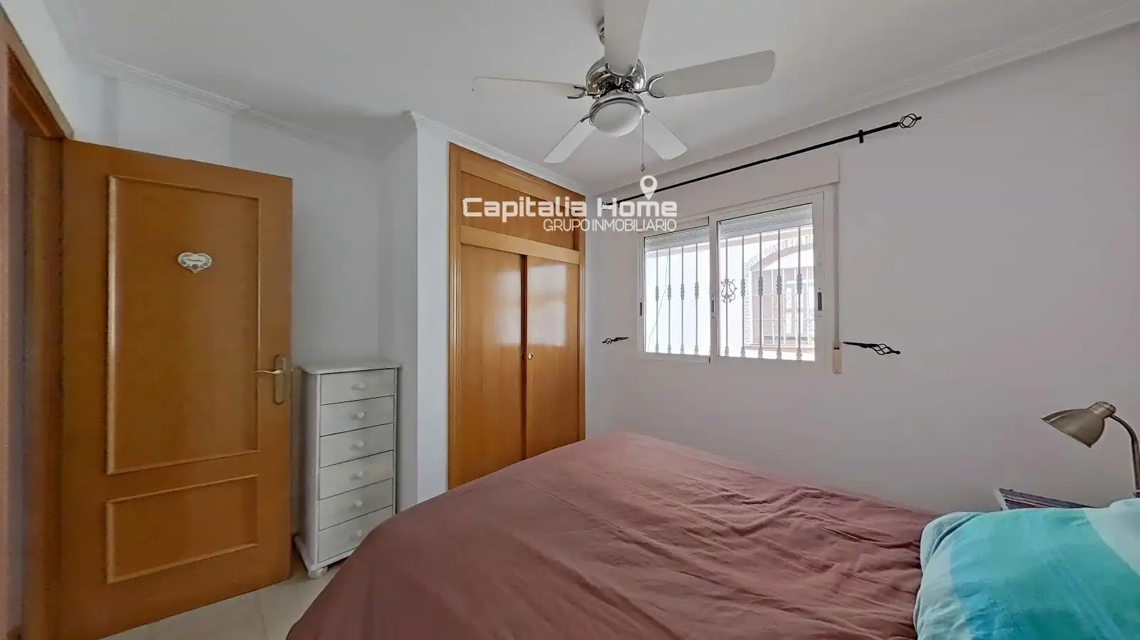 Schlafzimmer von Einfamilien-Reihenhaus zum Verkauf in Santa Pola mit Abstellraum, Schwimmbad und Möbliert